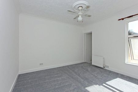 3 bedroom link detached house to rent - Photo 3
