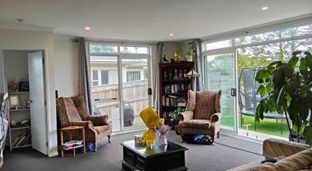 Cutie on Cohen! - Photo 5