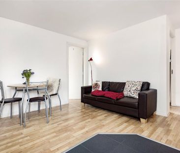 3 bedroom flat to rent - Photo 3