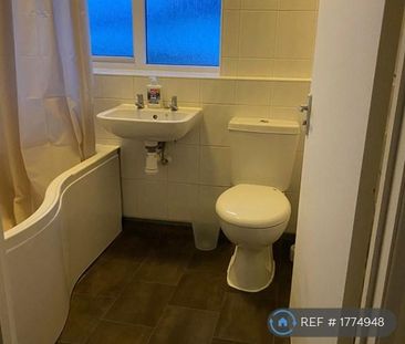 1 bedroom in a house share to rent - Photo 3