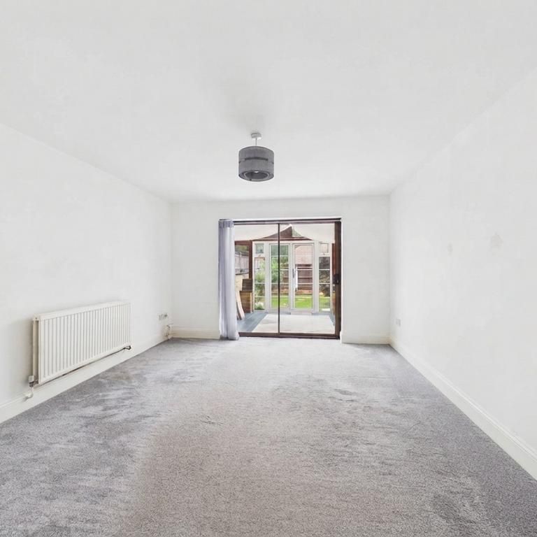 2 bedroom end of terrace house to rent - Photo 1