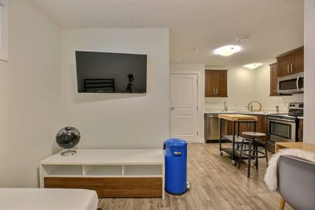 Charming Basement Studio for Rent! - Photo 5