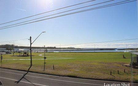 Lake front location – WATER USAGE INCLUDED - Photo 5