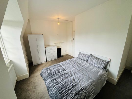 Room in a Shared House, Lewisham High Street, SE13 - Photo 1