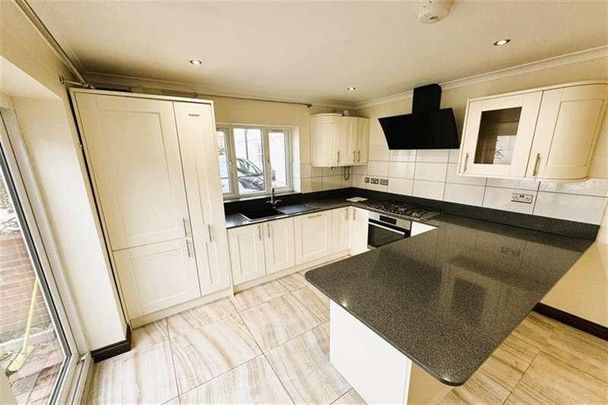 Bedroom Flat In Winton, BH9 - Photo 1