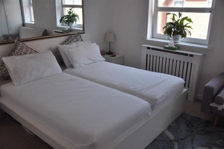 3 bedroom end of terrace house to rent - Photo 3