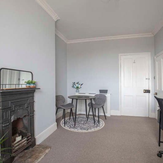 Wellington Square, Cheltenham, GL50 - Photo 1