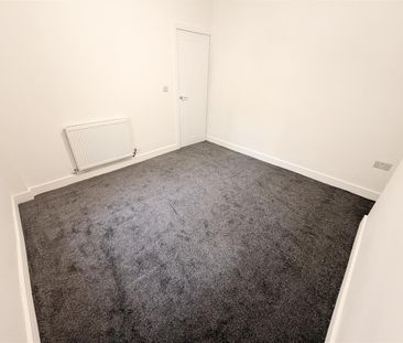 House - Terraced For Rent Pentreguinea Road, Swansea - Photo 4