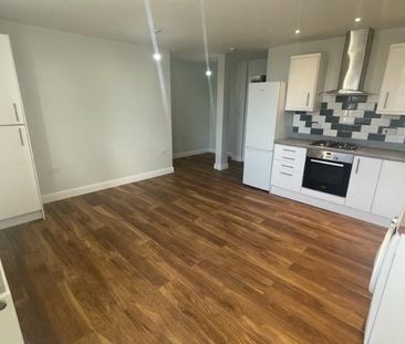 3 bedroom flat to rent - Photo 5