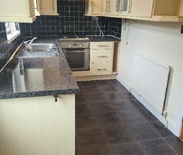 3 bedroom semi-detached house to rent - Photo 6