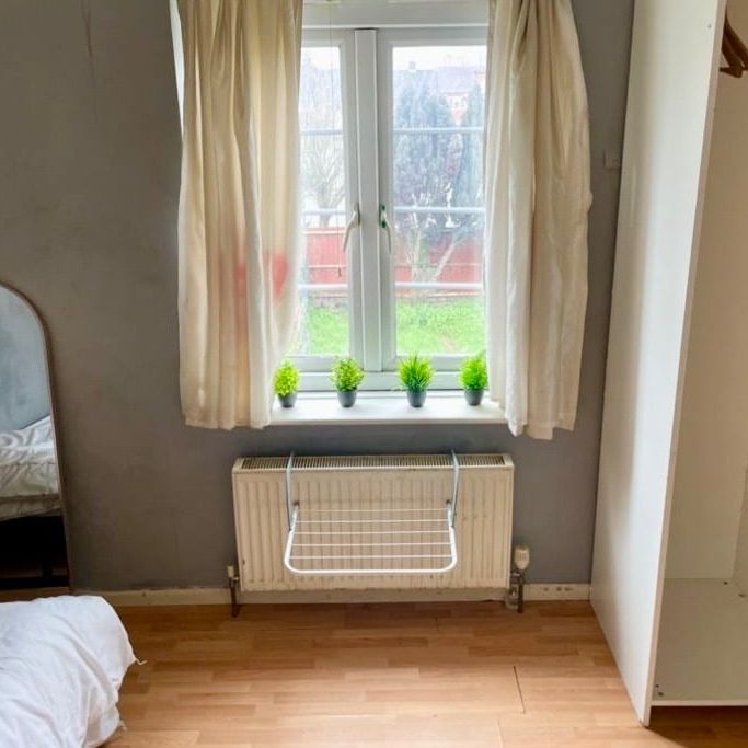 Room in a Shared House, Weir Hall Road, N18 - Photo 1