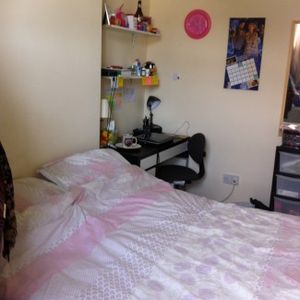 4 bedroom house located near to the university - Photo 2