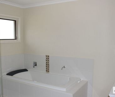 5 Sheridan Crescent - Photo 1