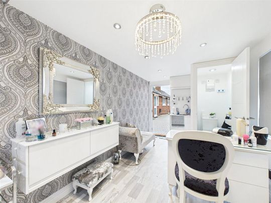 3 bedroom bungalow to rent - Photo 1