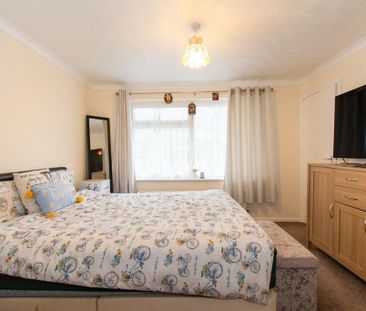 4 bedroom detached house to rent - Photo 5