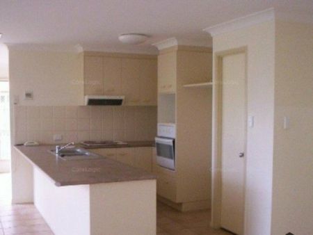 Family Home in Banksia Beach - Photo 5