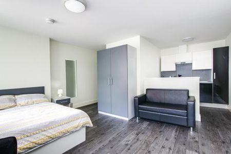 1 bedroom in a flat share to rent - Photo 4