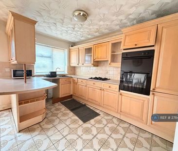 4 bedroom semi-detached house to rent - Photo 2