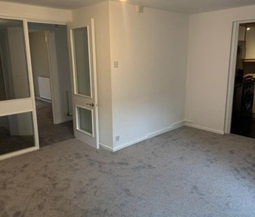 2 Bed Flat, Bardsley Close, CR0 - Photo 6