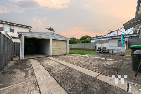 Two-Bedroom Home in Prime Location & Lock-up Garage - Photo 2