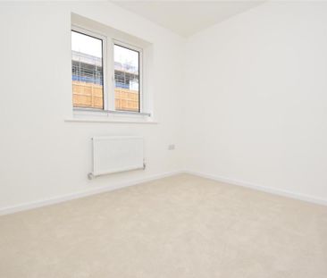 3 bedroom semi-detached house to rent - Photo 6