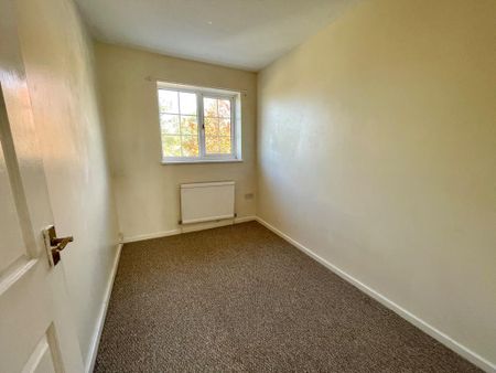 4 bedroom semi-detached house to rent - Photo 4