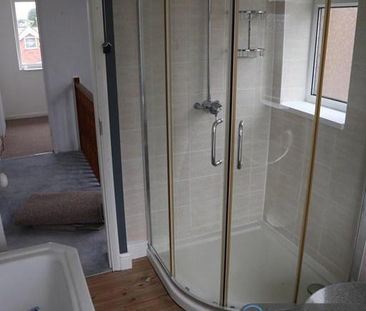 3 bedroom semi-detached house to rent - Photo 6