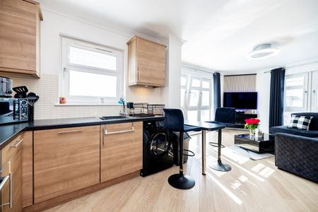 3 bedroom apartment to rent - Photo 3