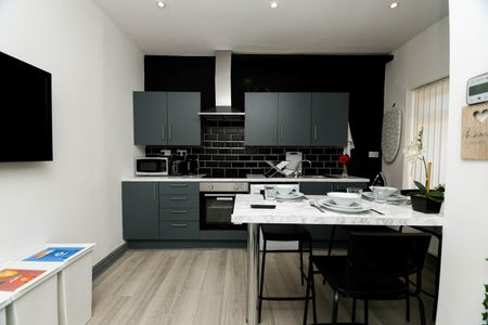 4 Bed Terraced House, Spring Gardens, M6 - Photo 5