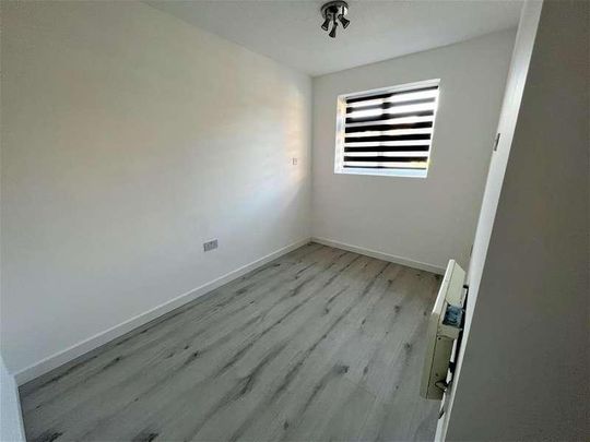 Springwood Crescent, Edgware, HA8 - Photo 1