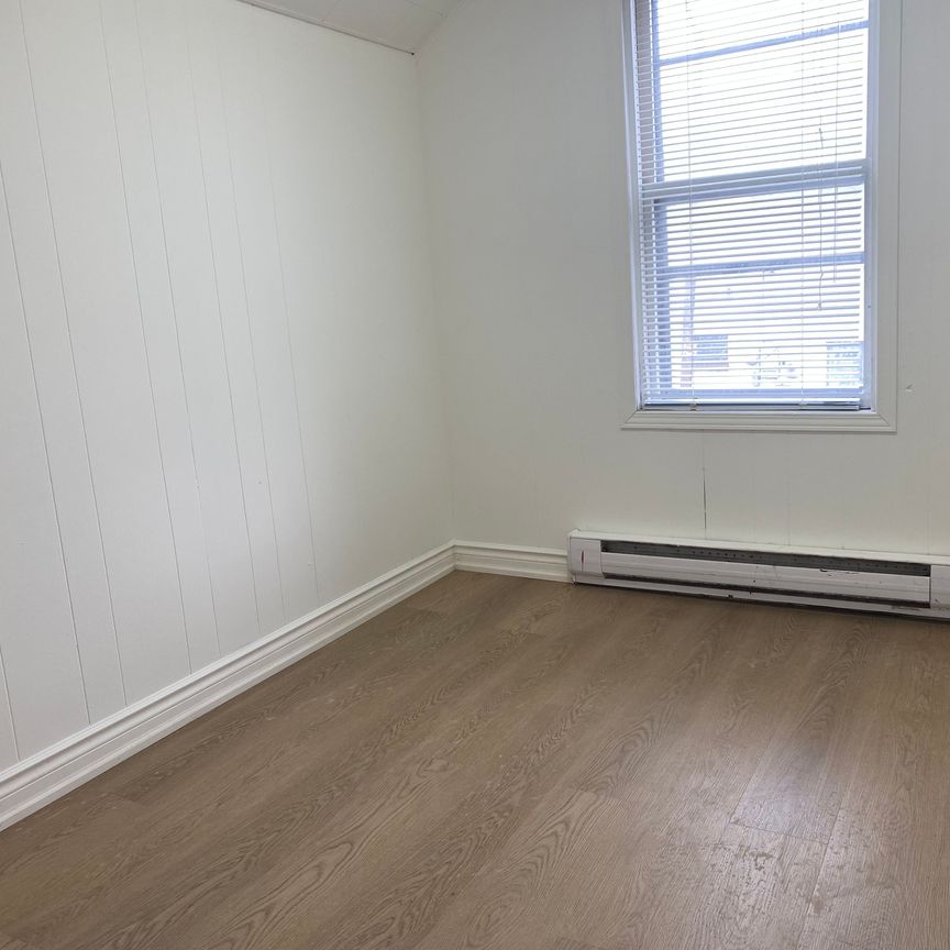 For Lease - 4744 Park Street, Niagara Falls, Ontario - Photo 1