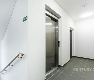 Pronájem bytu 1+kk a garsoniéry 36 m², Arnošta Staňka , Praha Hostivař - Photo 1