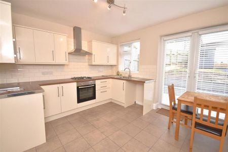 2 bedroom semi-detached house to rent - Photo 4