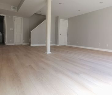 For Lease - 355 Ravineview Way, Oakville, Ontario - Photo 1