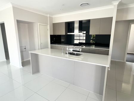 Large Family Home in a Great Location - Photo 5