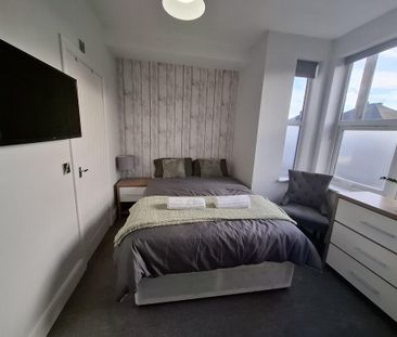 1 bedroom in a house share to rent - Photo 2