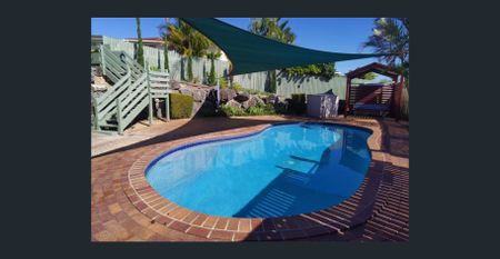 This comfortable 2-bedroom townhouse is in a perfect location - Photo 5