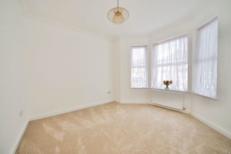 Beautiful Brand New 3 Bedroom Garden Flat for Rent in Enfield - Photo 4