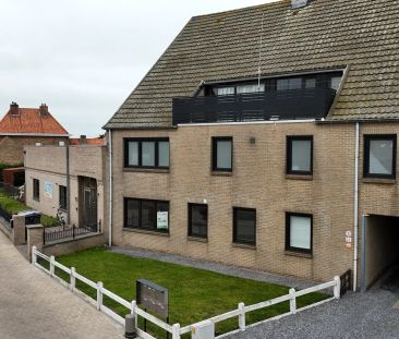 Gerenoveerd 2-slaapkamerappartement met tuin in Klemskerke, De Haan - Photo 5