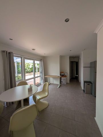 Langwarrin - Photo 2