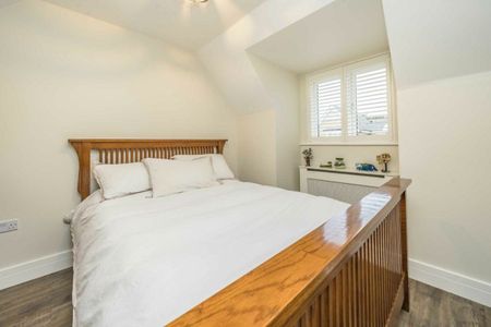 Nettlefold Place, Sunbury on Thames, TW16 - Photo 4