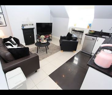 2 Bed Flat, Heath Street, NW3 - Photo 2