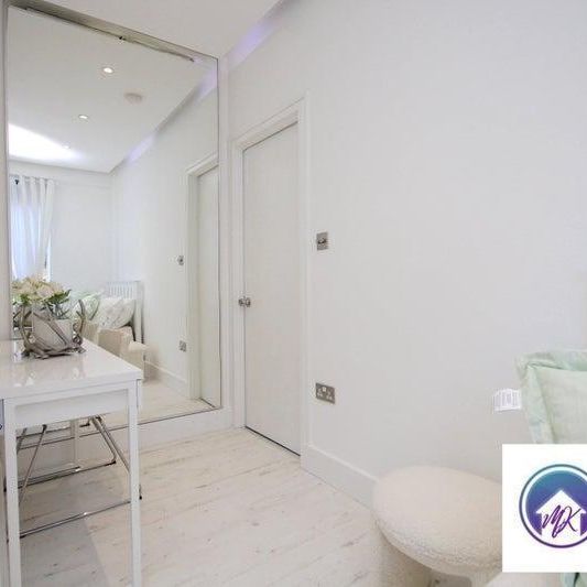 1 Bedroom Room in Flat Share To Rent - Photo 1