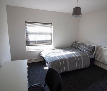 7 bedroom townhouse to rent - Photo 4