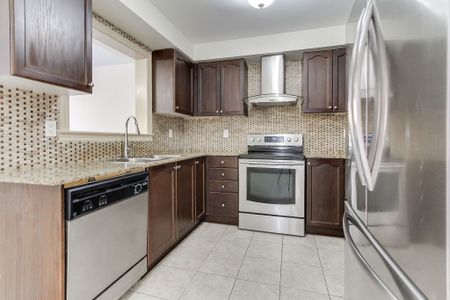 For Lease - 73 Four Seasons Crescent, East Gwillimbury, Ontario - Photo 5