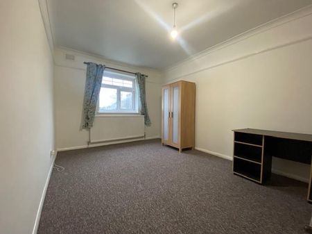 4 bedroom semi-detached house to rent - Photo 4