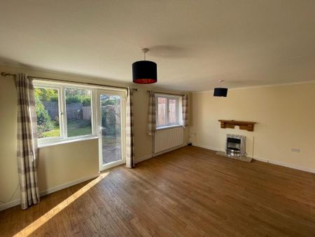 4 bedroom semi-detached house to rent - Photo 2