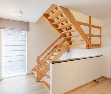 Bemeubelde ruime energiezuinige woning met grote tuin. - Photo 1