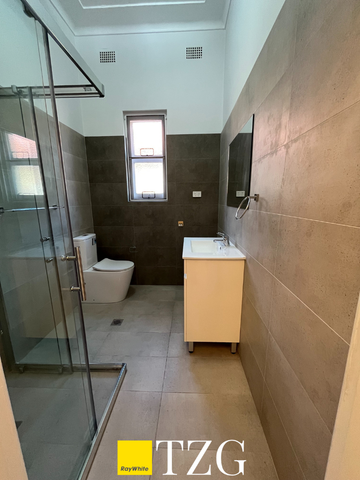 MOVE-IN READY STUDIO WITH MODERN KITCHEN AND NATURAL LIGHT - Photo 5