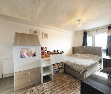 3 bedroom flat to rent - Photo 1